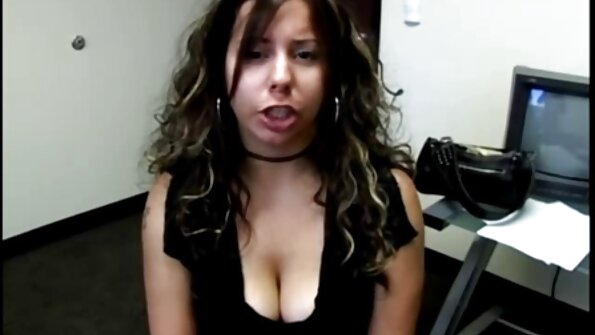 Atemberaubende MILF Abagail Mac massiert ihre Vagina