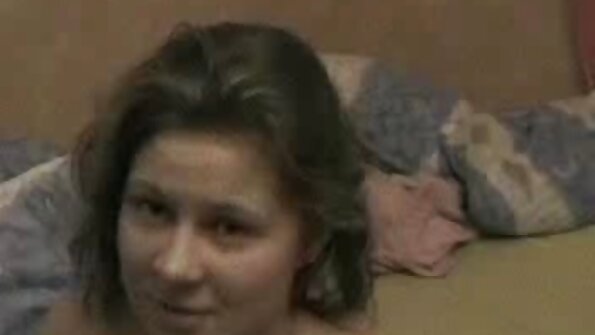 Busty og svingete svart tispe Lisa Tiffian elsker hvite haner