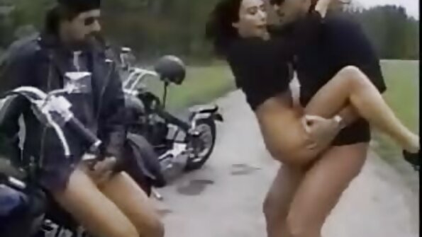 Asiatische Hure Kalina Ryu wird von einem weißen Schwanz ins Gesicht gefickt